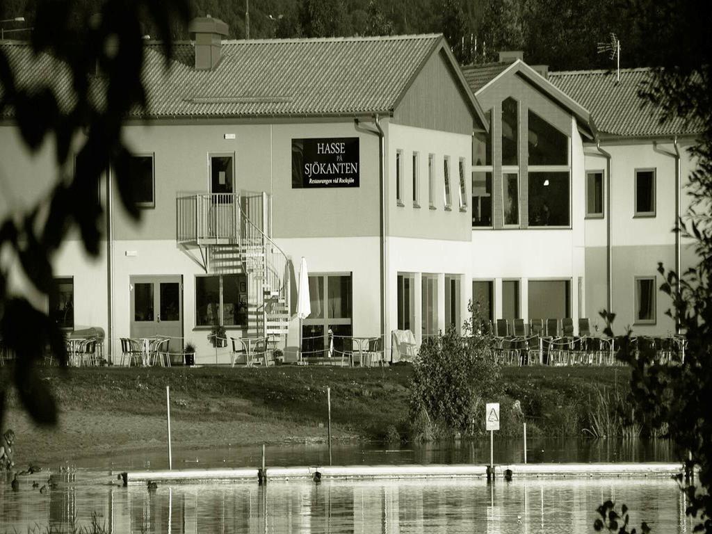 Hasse Pa Sjoekanten Hotell & Restaurang Jonkoping Exterior photo